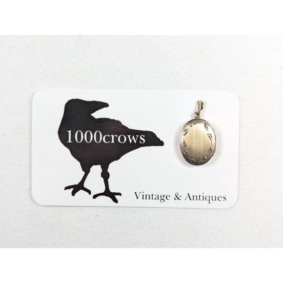 Classic oval gold plated photo locket, Gold Filled oval locket vintage picture - Picture 5 of 10